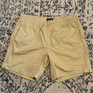 Bonobos Shorts in Light Khaki/Yellow, Size: Medium. 7 inch Inseam.
